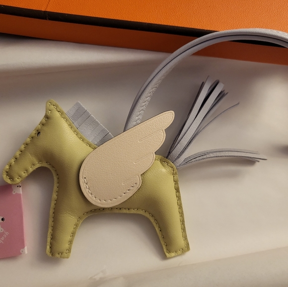 ❌SOLD❌ Hermes Pegase Rodeo Pm Jaune Bourgeon - Picture 3 of 5